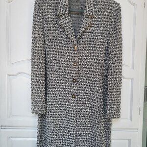 St. John beautiful and versatile Womens duster